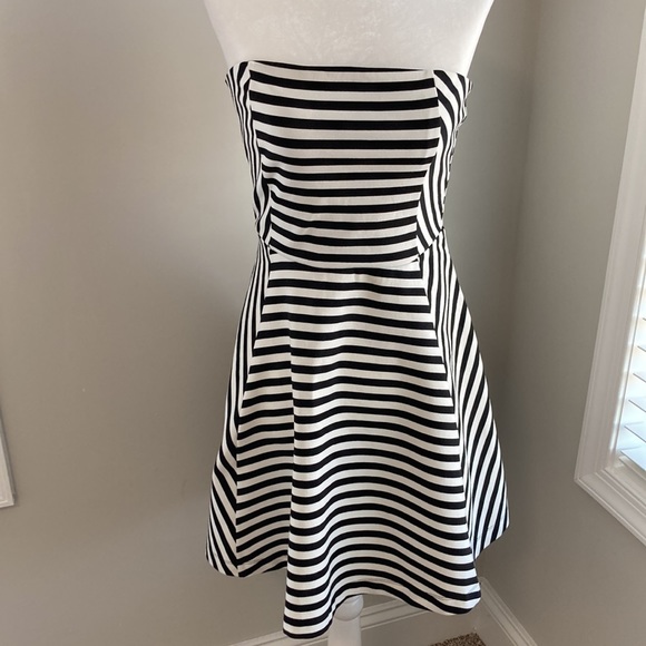 Express Black & White Strapless Fit and Flare Dress - Picture 3 of 12